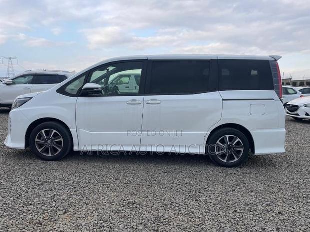 Toyota Noah 2.0 FWD (8 Seater) 2020 White
