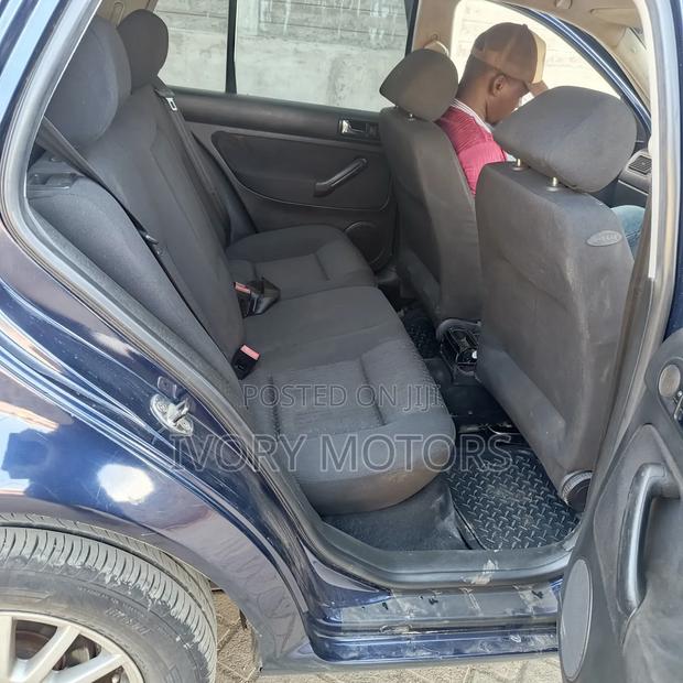 Volkswagen Golf 2004 Blue