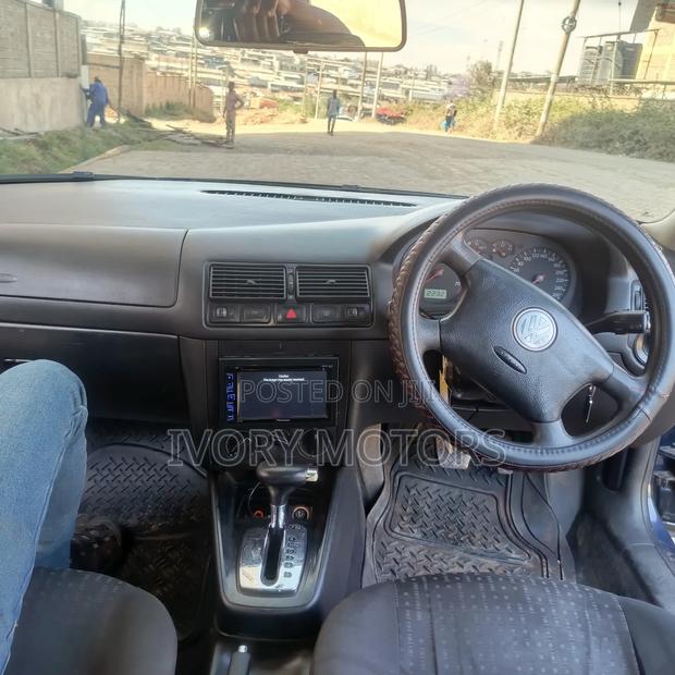 Volkswagen Golf 2004 Blue