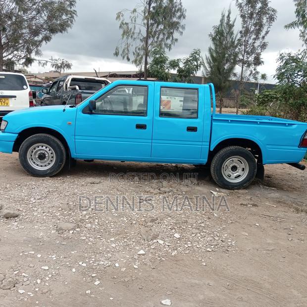 Isuzu Tougher 2001 Blue