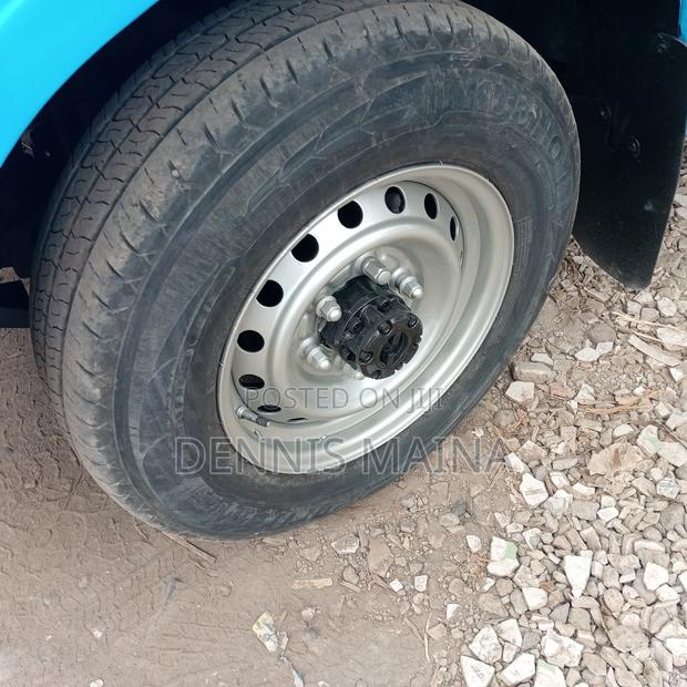 Isuzu Tougher 2001 Blue
