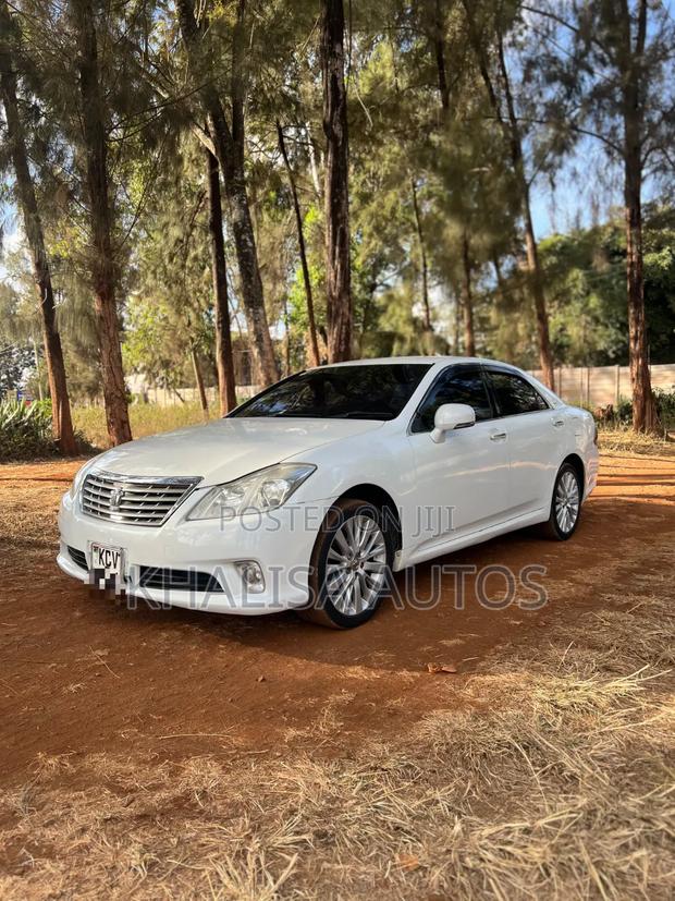 Toyota Crown 2012 White