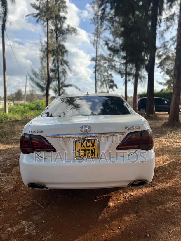 Toyota Crown 2012 White