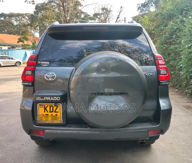 Toyota Land Cruiser Prado 2021 Gray