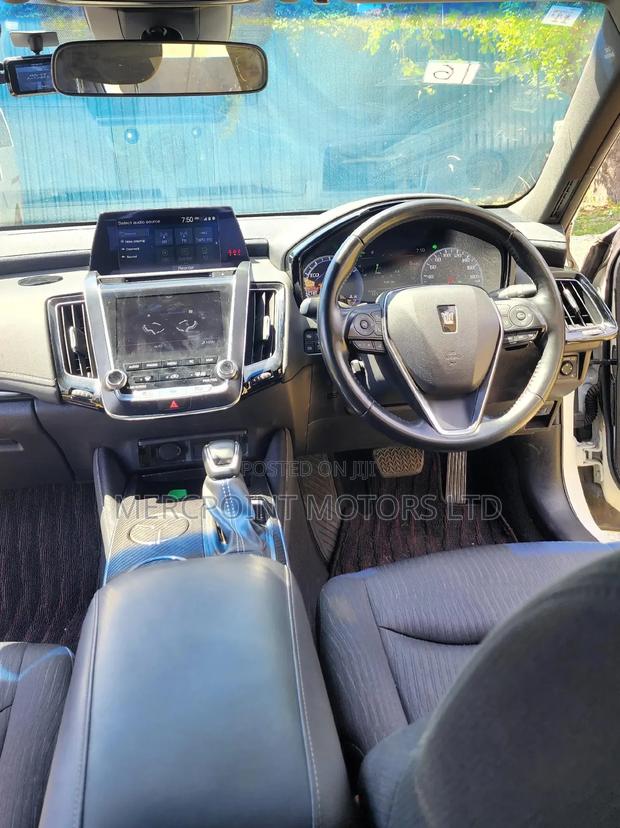 Toyota Crown 2019 White