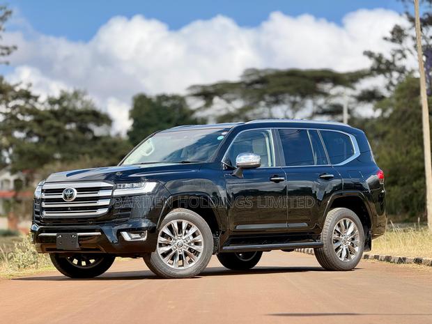 Toyota Land Cruiser LC300 2023 Black