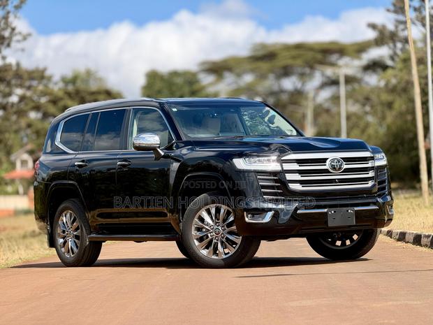 Toyota Land Cruiser LC300 2023 Black