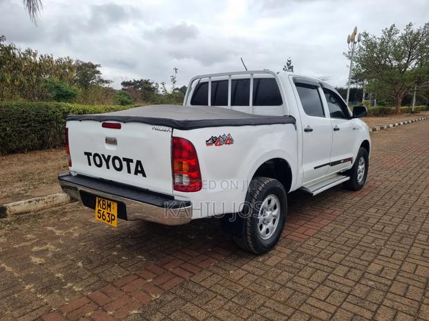 Toyota Hilux 2010 White
