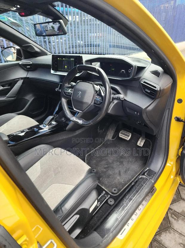 Peugeot 208 2019 Yellow