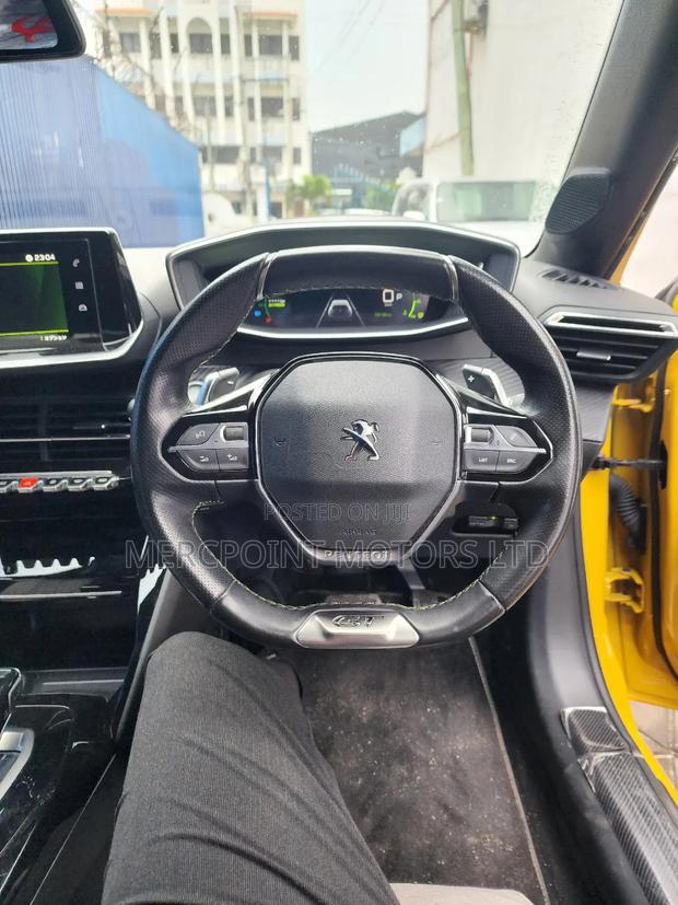 Peugeot 208 2019 Yellow