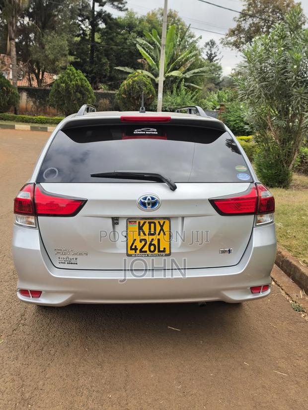 Toyota Corolla Fielder 2017 Silver
