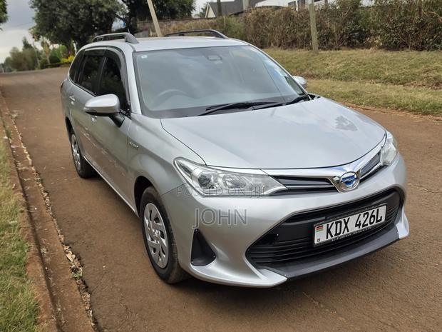 Toyota Corolla Fielder 2017 Silver