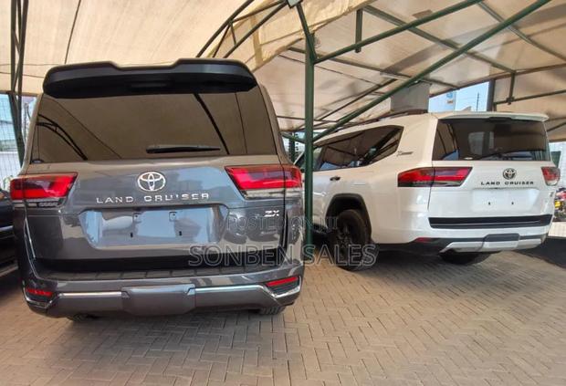 Toyota Land Cruiser 3.5 V6 2022 Gray