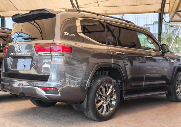Toyota Land Cruiser 3.5 V6 2022 Gray