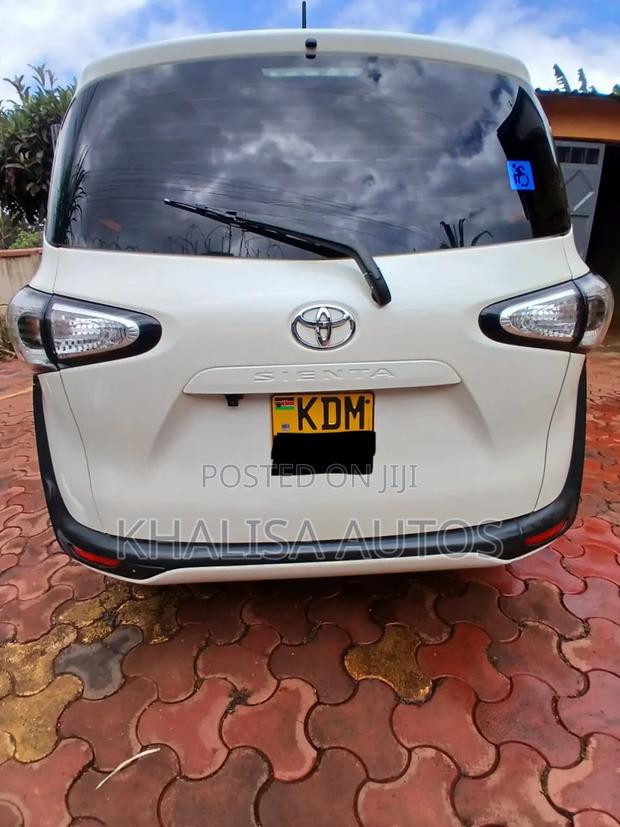 Toyota Sienta 2017 White
