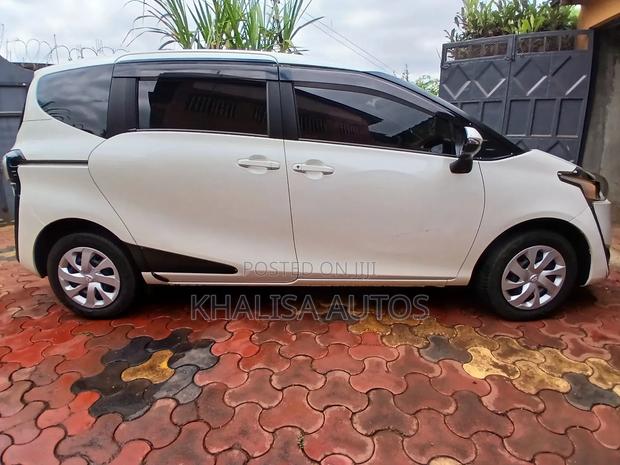 Toyota Sienta 2017 White