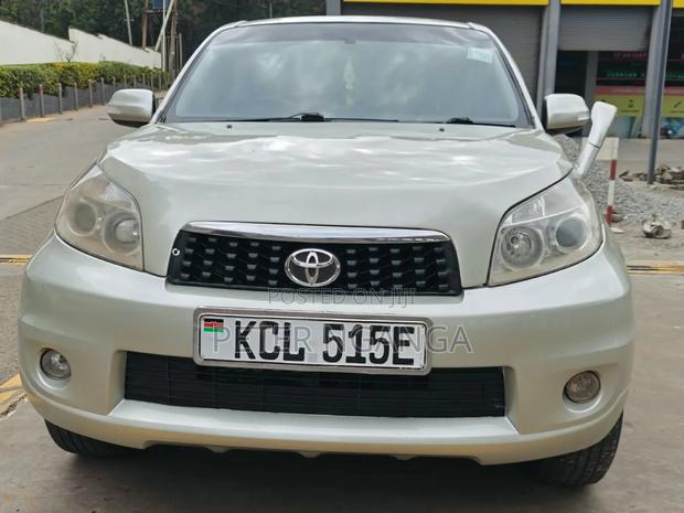 Toyota Rush 1.5 RWD 2010 Gold