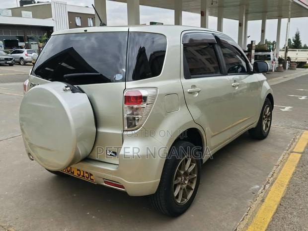 Toyota Rush 1.5 RWD 2010 Gold