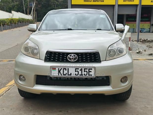 Toyota Rush 1.5 RWD 2010 Gold
