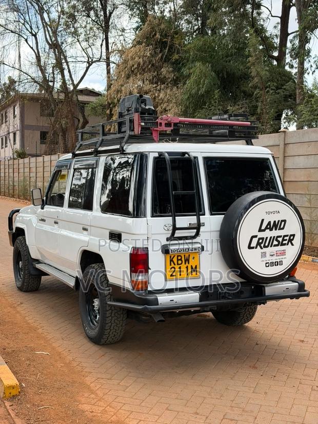 Toyota Land Cruiser 76 Series 2012
