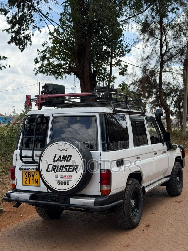 Toyota Land Cruiser 76 Series 2012
