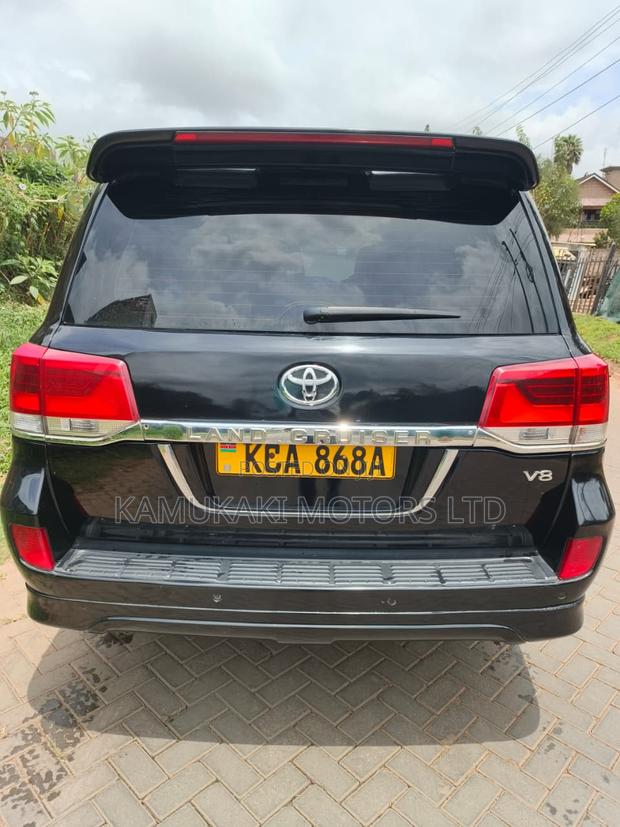 Toyota Land Cruiser 2010 Black