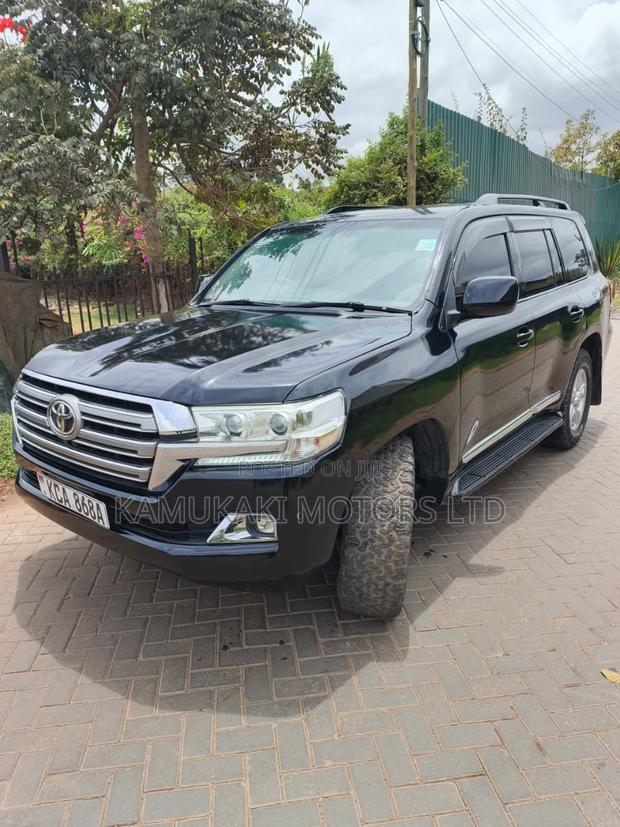 Toyota Land Cruiser 2010 Black