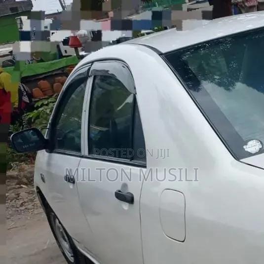 Toyota Corolla 2001 Silver