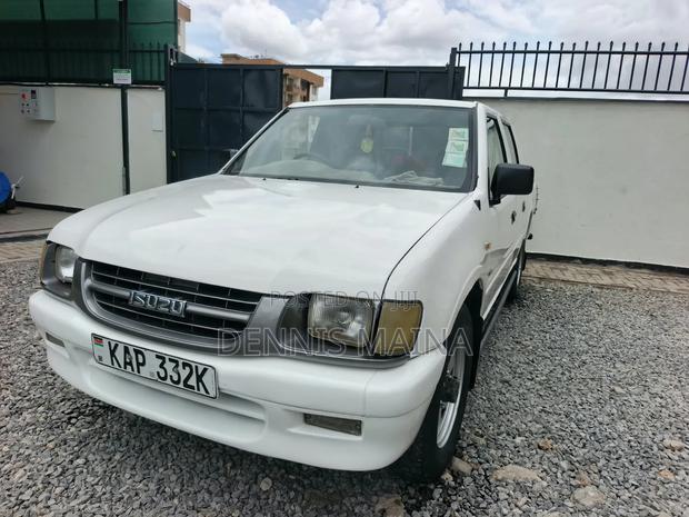 Isuzu Tougher 2001 White