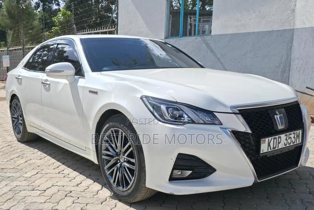 Toyota Crown 2017 White