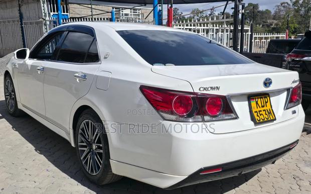 Toyota Crown 2017 White
