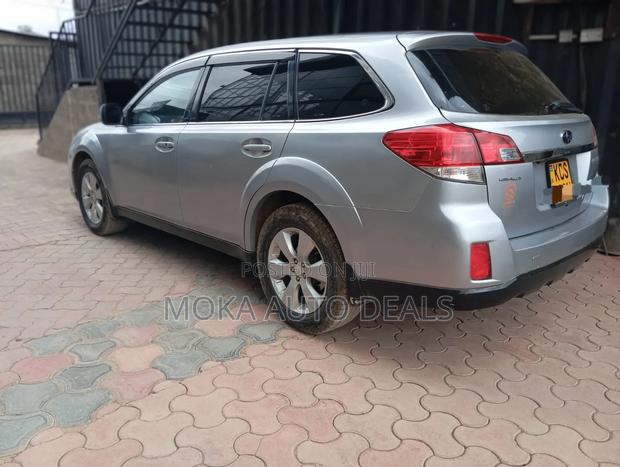 Subaru Outback 2.5i 2011 Silver