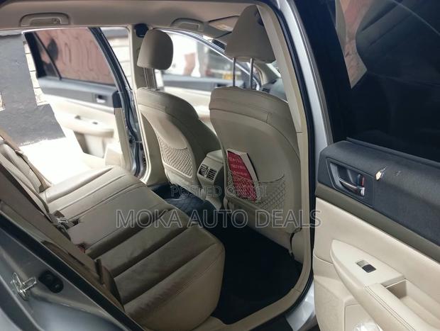 Subaru Outback 2.5i 2011 Silver