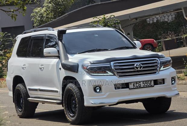 Toyota Land Cruiser 2008 White