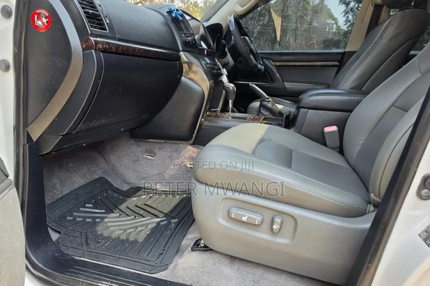 Toyota Land Cruiser 2008 White