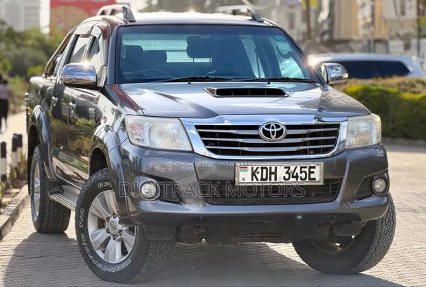 Toyota Hilux 2015 Black