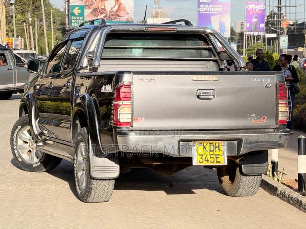 Toyota Hilux 2015 Black