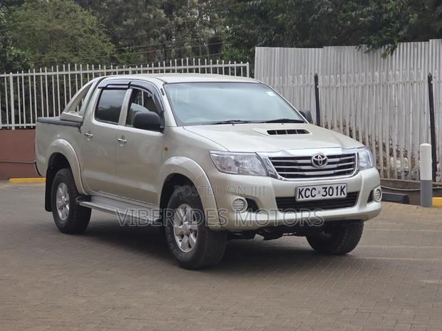 Toyota Hilux 2008 Burgundy