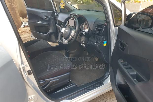 Toyota Ractis 2016 Gray