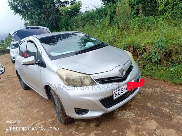 Toyota Vitz 1.0 FWD 5dr 2012 Silver