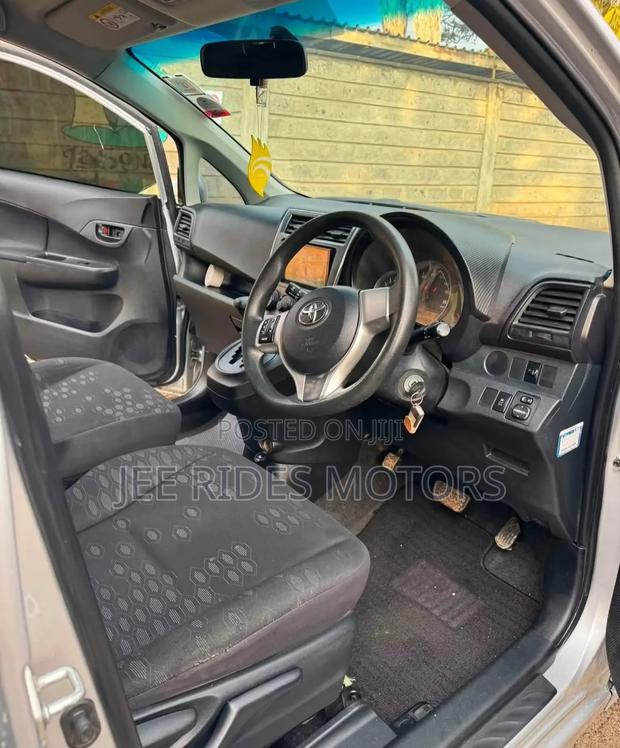 Toyota Ractis 2014 Beige