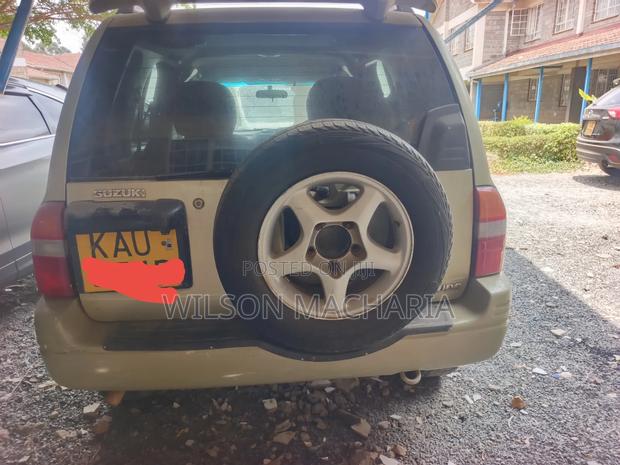 Suzuki Escudo 2002 Beige