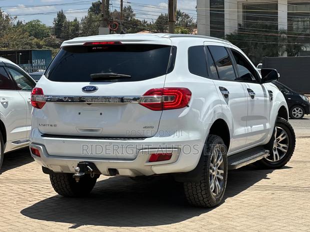 Ford Everest 2019 White