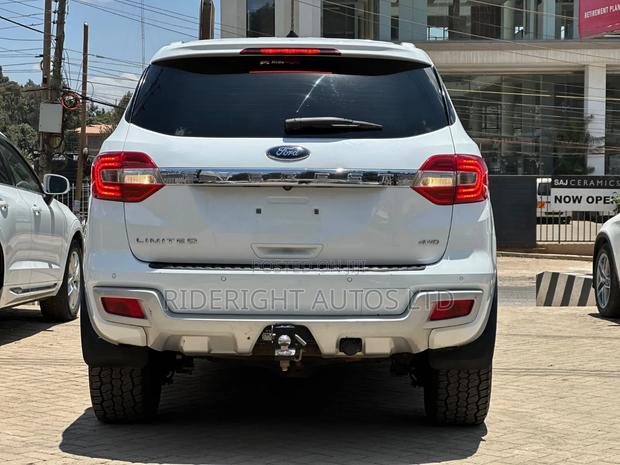 Ford Everest 2019 White