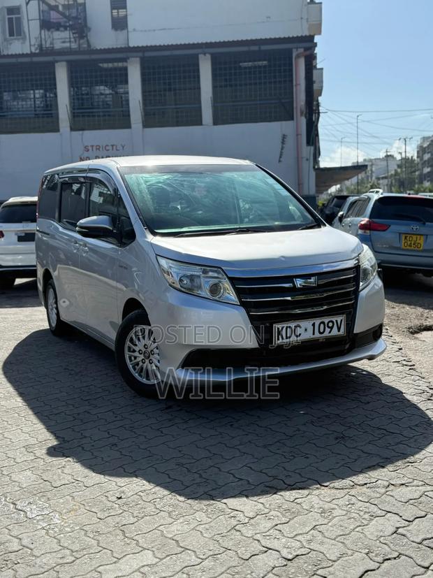 Toyota Noah 2014 White