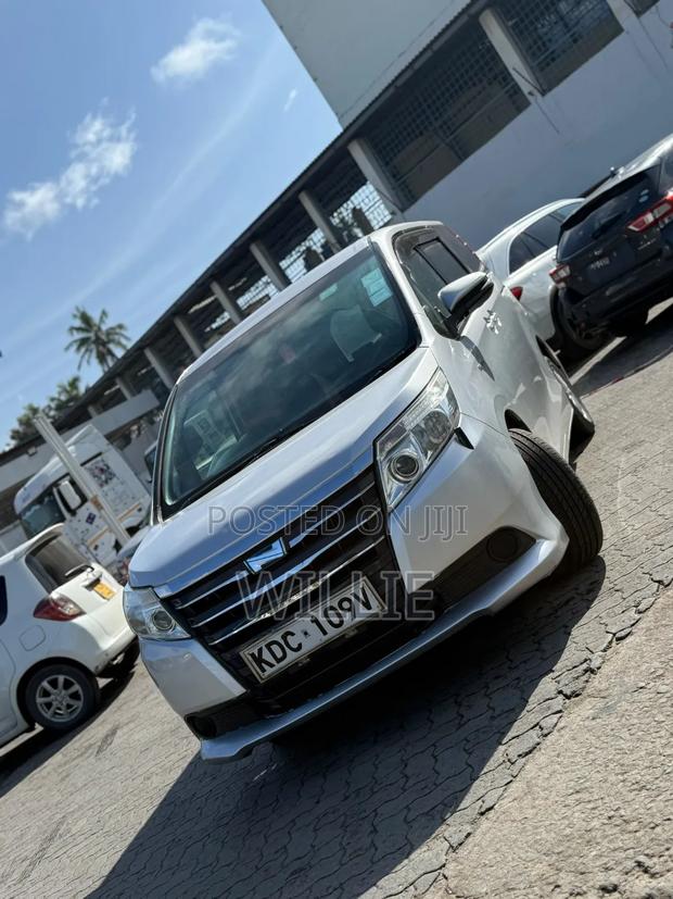 Toyota Noah 2014 White