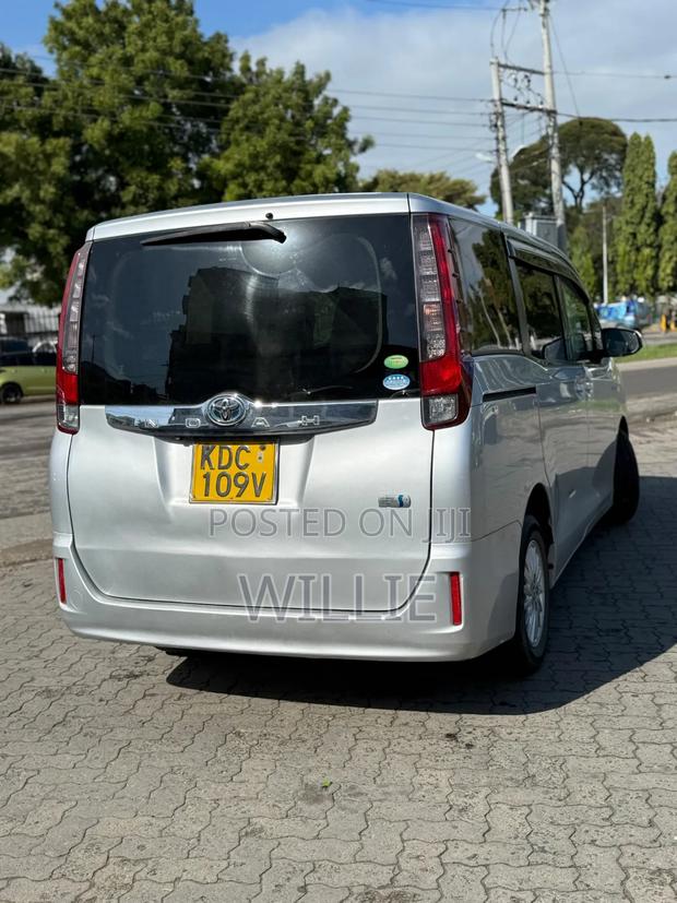 Toyota Noah 2014 White