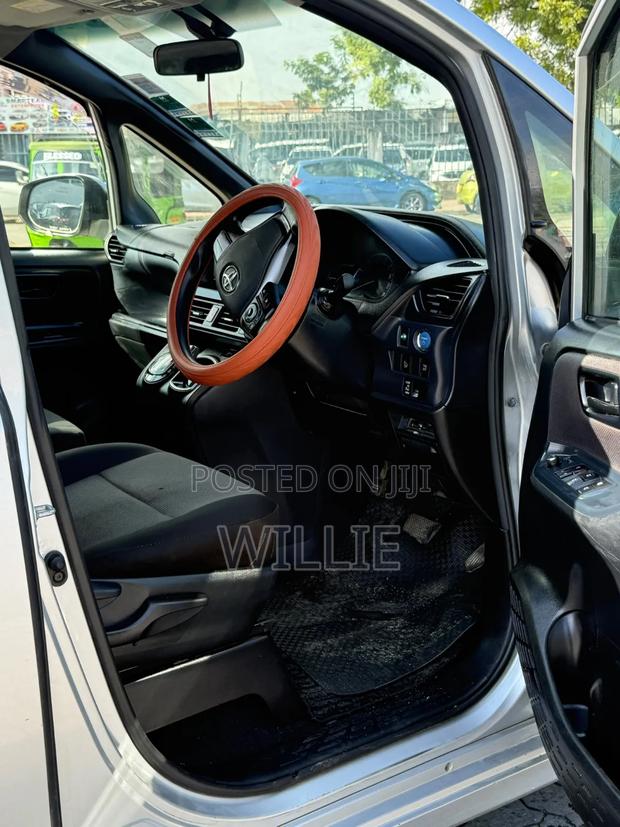 Toyota Noah 2014 White