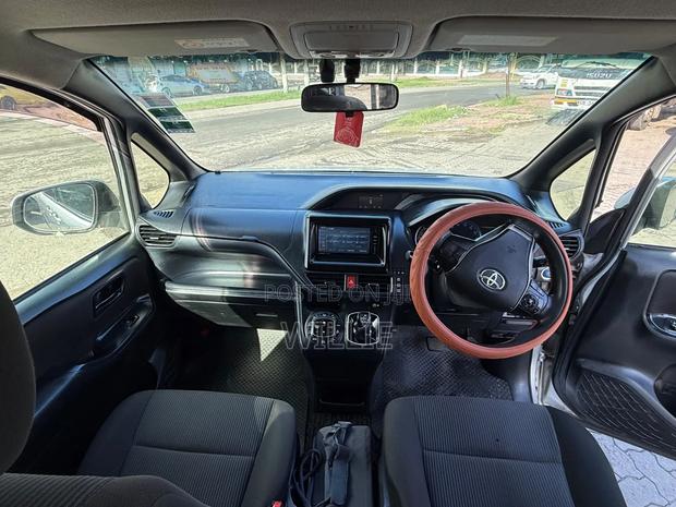 Toyota Noah 2014 White