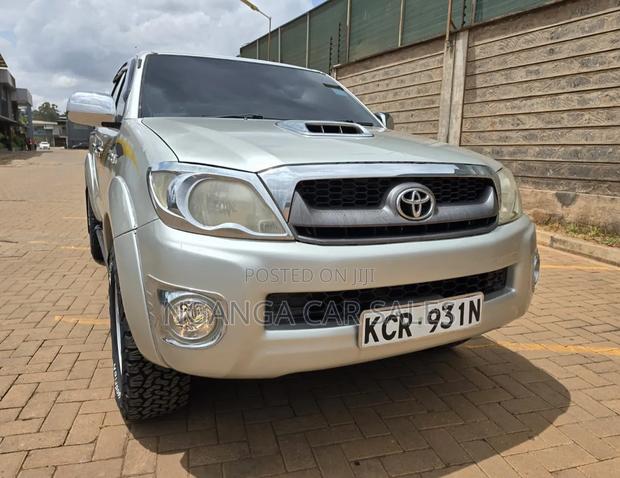 Toyota Hilux 2011 Silver